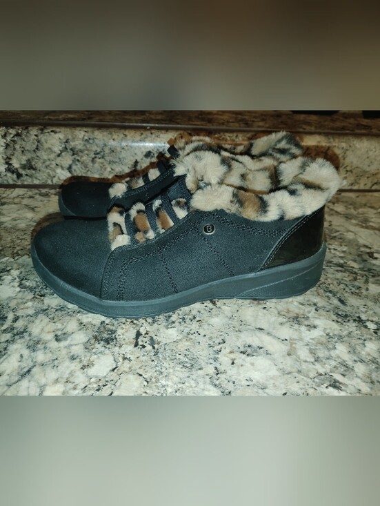 Breezies Shoes - Breezies Black Slip-On Cozy Faux-Fur Trim Slippers with Leopard Print
